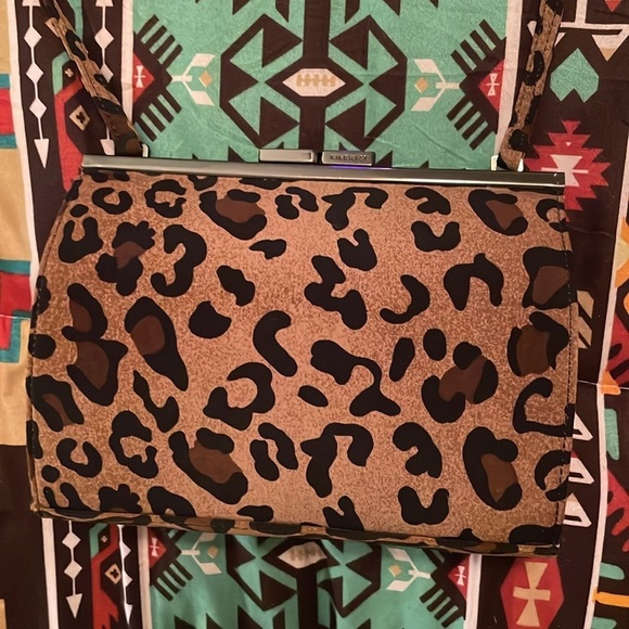 Nine West small leopard purse​​ - Picture 2 of 6